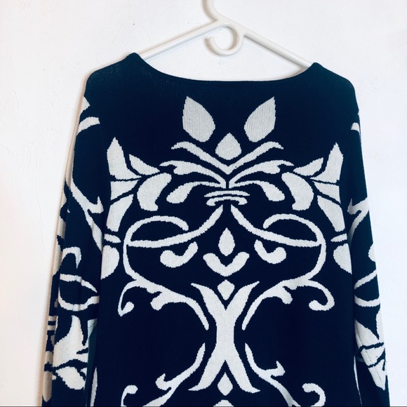 PLUS SIZE Sweaterdress Blue and White Damask Print - Picture 6 of 8